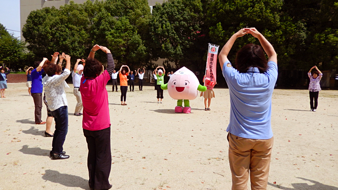 【岡山市】公園で、昼休憩時間を利用して、岡山市職員による「OKAYAMA!市民体操」を実施しました！